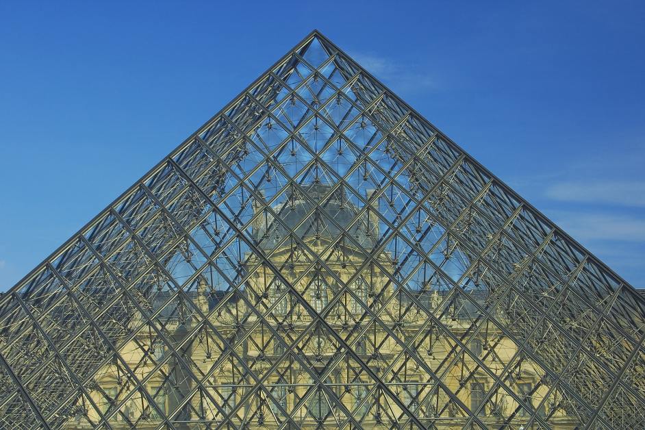 Louvre pyramid.jpg